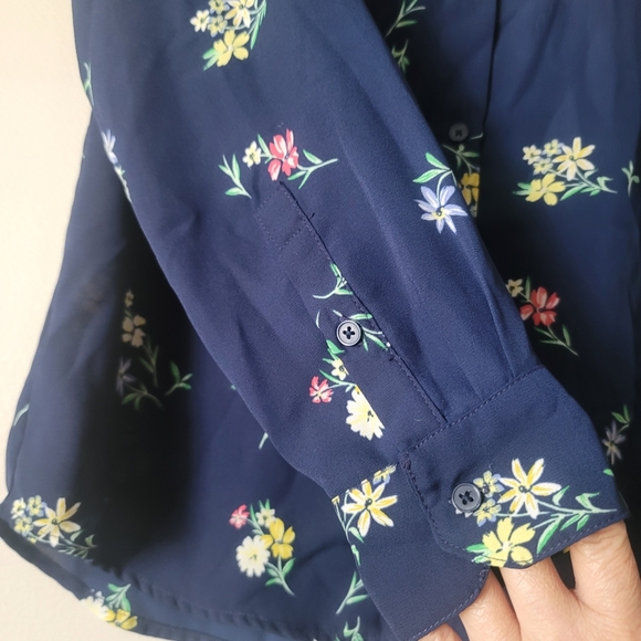 Banana Republic Classic Fit Floral Button Doen Top Size Medium Navy Blue - Picture 5 of 9